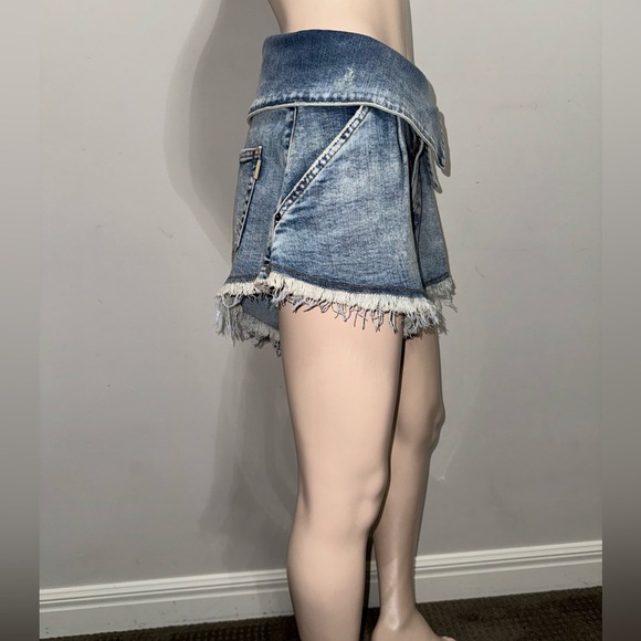 Retrofête Distressed Denim Azure Short 28 - Picture 9 of 12